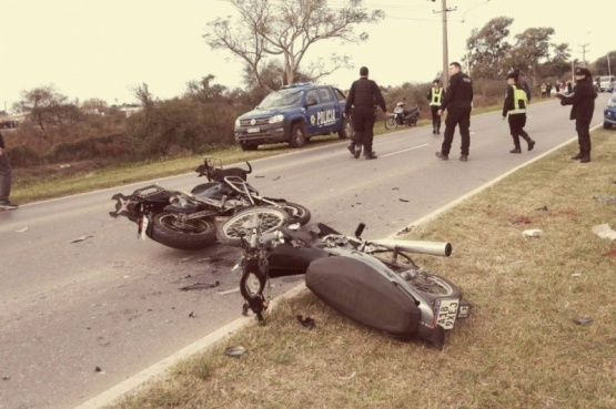 CORONDA: Un hombre murió y dos jóvenes están heridos tras un choque de motos